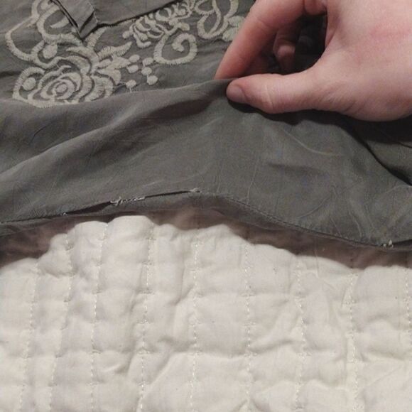 Johnny Was Women's Size Small Embroidered Olive Green Cupra Rayon Tunic Top - Picture 10 of 13